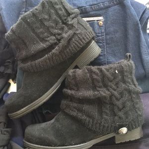Mum Luks black Womens Size 8 booties.